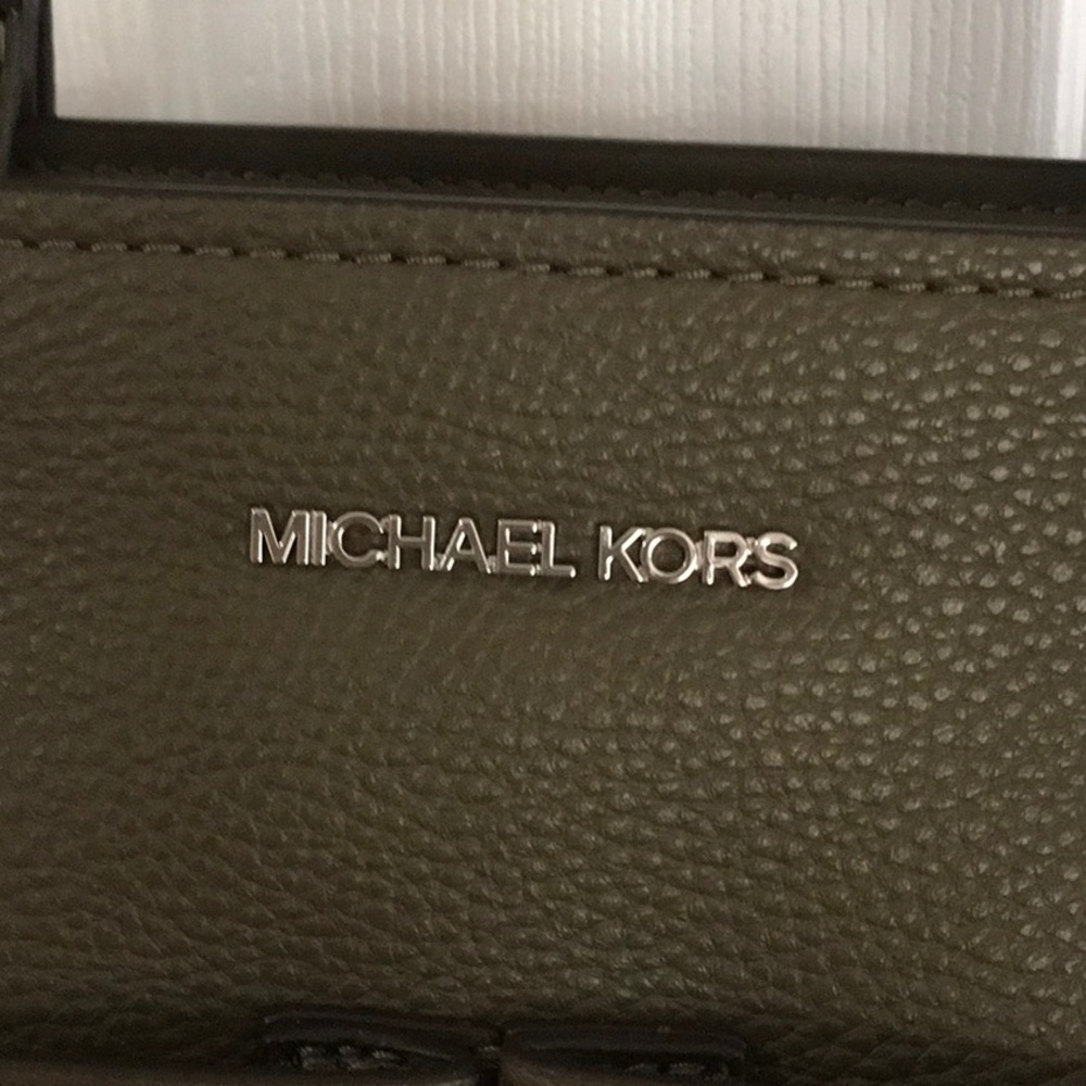 Michael Kors Dark Olive Jet Set Medium Pocket Tote Bag - Picture 2 of 6